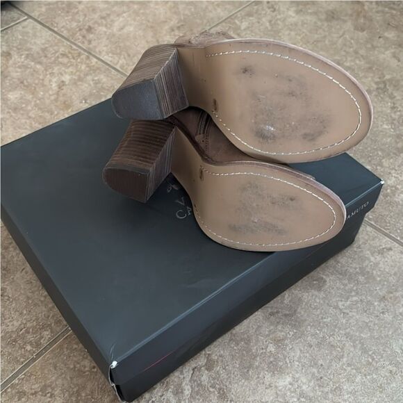 Vince Camuto Kicetta Bootie Taupe  Leather Peep Toe Womens Size 7.5 M Stacked - Picture 2 of 3